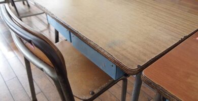 ¿Cuánto tiene que medir una mesa rectangular para 10 personas?